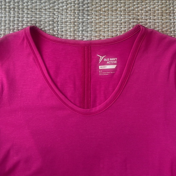 Old Navy Active Go-Dry semi-fitted women’s pink T-shirt size small - Picture 5 of 9